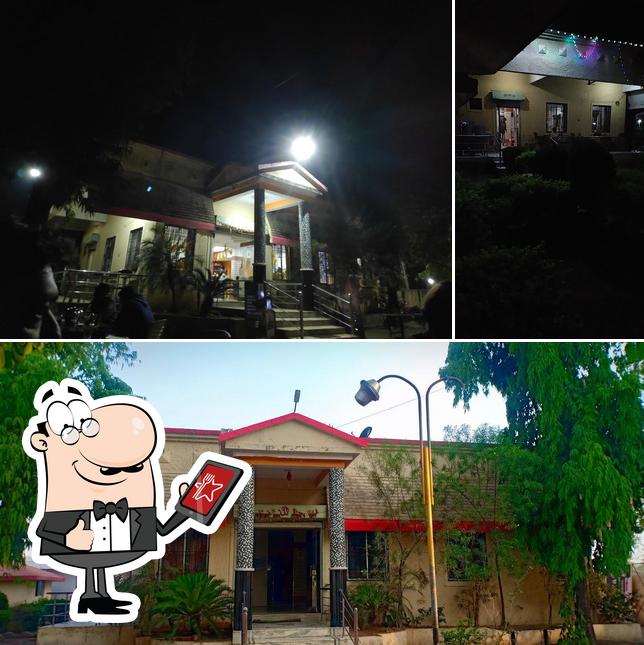 The exterior of Hotel Rasna