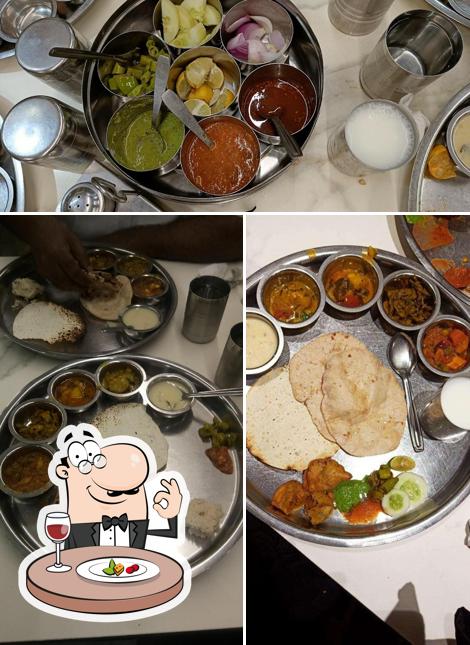Food at Purohit Thali
