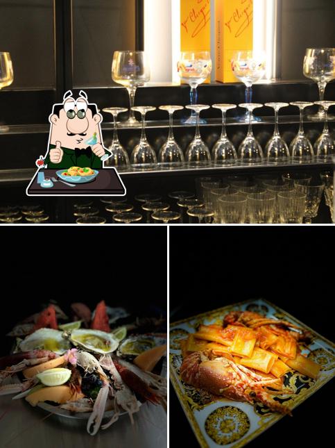 Tra le diverse cose da Scjuri Lounge Bar & Events si possono trovare la cibo e interni