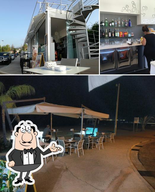 La foto della interni e bancone da bar di New Istiddha Risto Lounge Bar