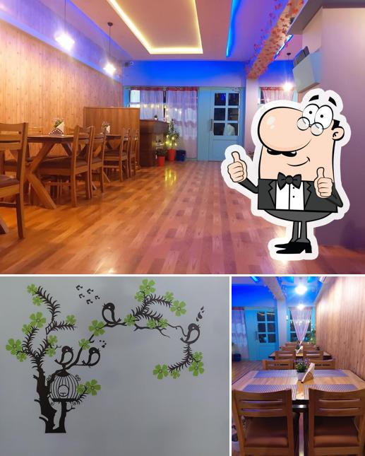 Royal Oak Restaurant picture