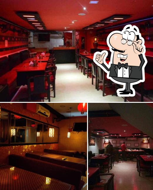 The image of RED DRAGON’s interior and bar counter