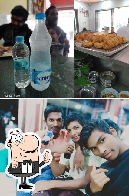 Here's a picture of New manikanta parlour