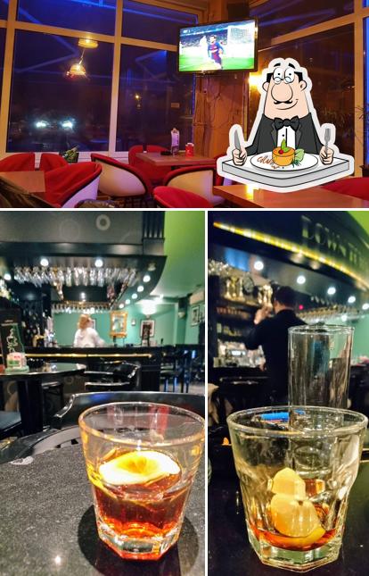 Dai un’occhiata alla foto che mostra la cibo e interni di Caffe Bar Down Town