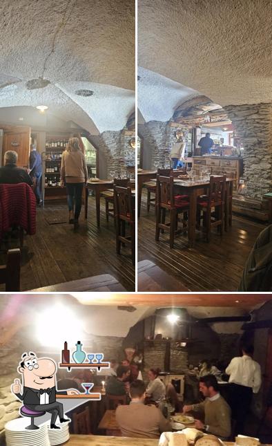 Siediti a un tavolo di Hosteria 1898 Da Renzo