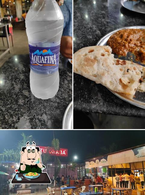 Among various things one can find food and exterior at Jeetu Dhaba