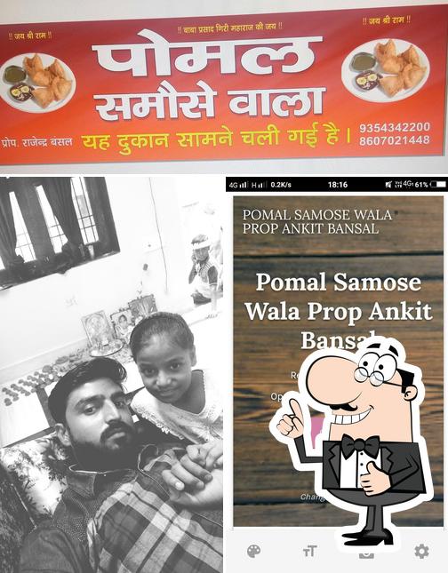Look at this image of Famous Pomal Samose Wala Prop Ankit Bansal