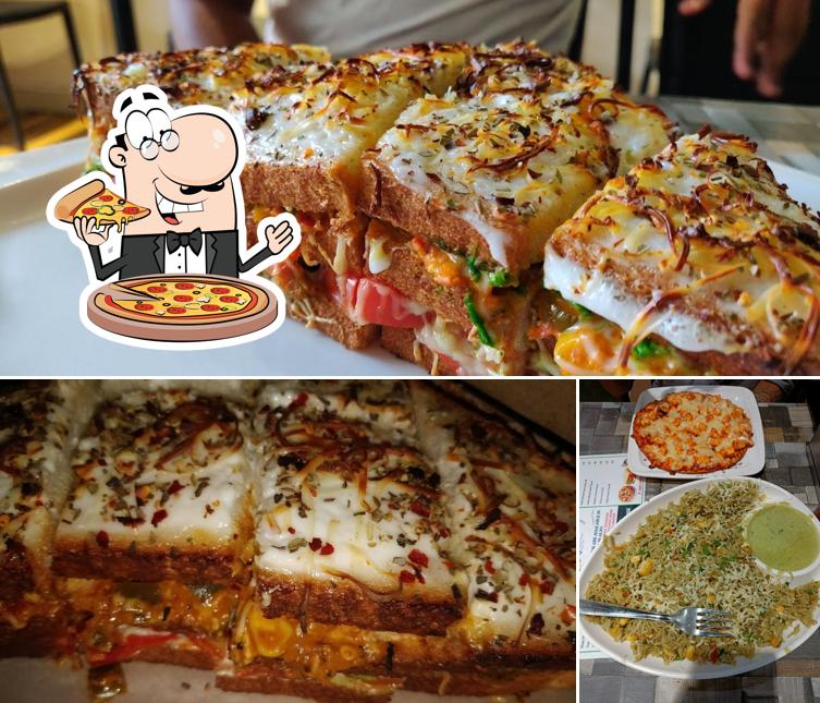 At Say Cheese Parel, you can enjoy pizza