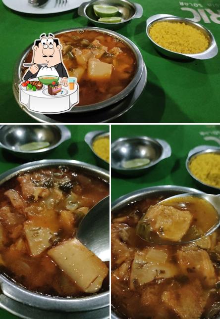 Sopa quente e azeda picante chinesa em Esquina Vip
