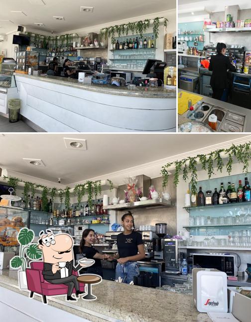 Gli interni di Smeralda Cafe