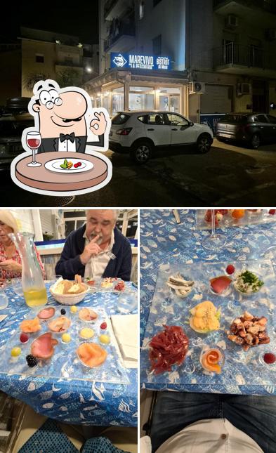 La cibo e esterno del ristorante