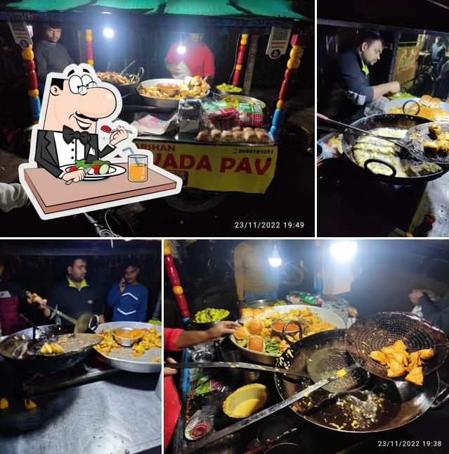 Food at Darshan Bombay Vada Pav