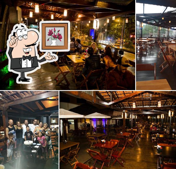 O interior do Vila Deck Steakhouse