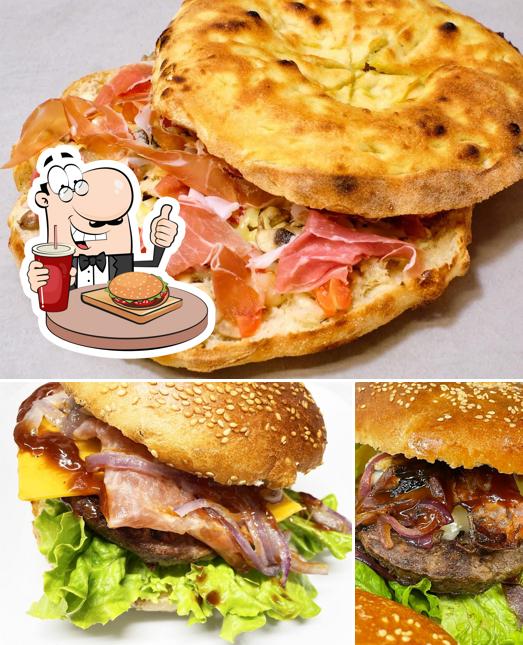 Prova un hamburger a Pizzeria Rosticceria Borgo Clio - Pizza & Food Philosophy