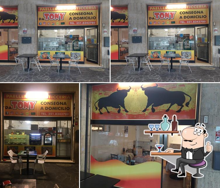 Gli interni di Paelleria Rosticceria Da Tony
