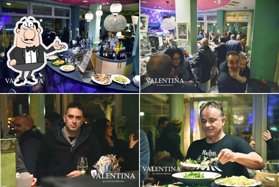 Siediti a un tavolo di Bar Valentina Siediti a un tavolo di Bar Valentina