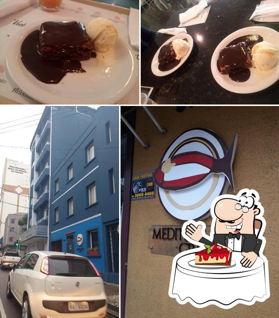 Mediterrâneo Grill serve uma seleção de pratos doces