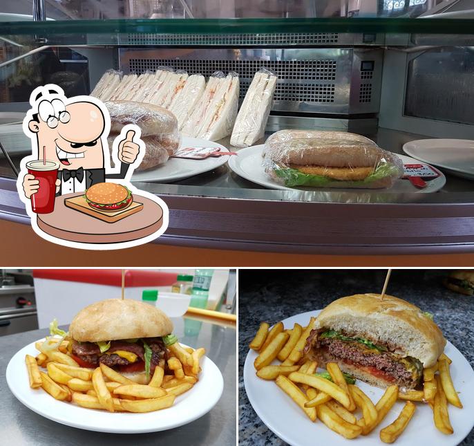 Prenditi un hamburger a Bar Moreno