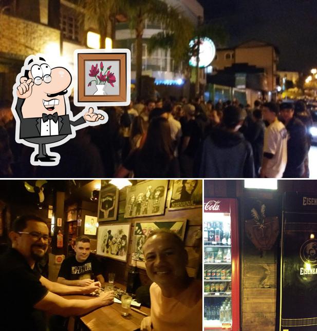 O interior do Galeria Bar