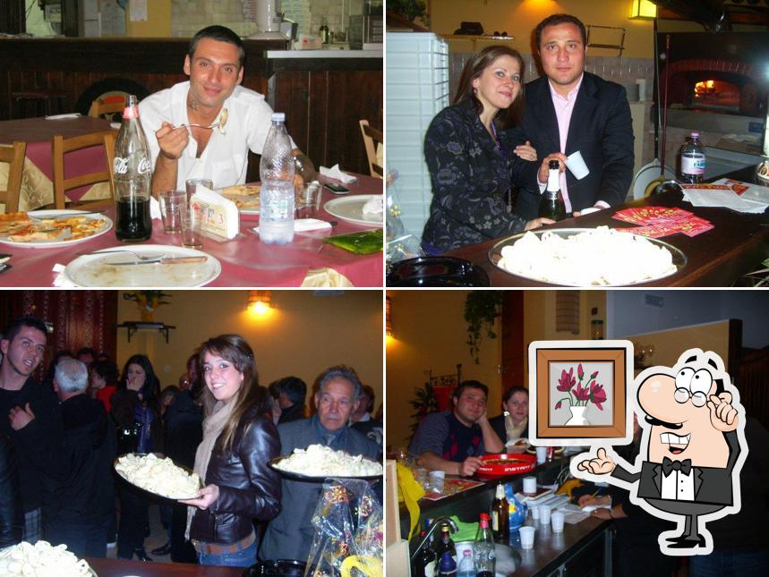 Dai un'occhiata agli interni di Mister Pizza