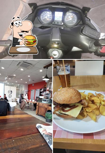 Prenditi un hamburger a BierGarten Bar