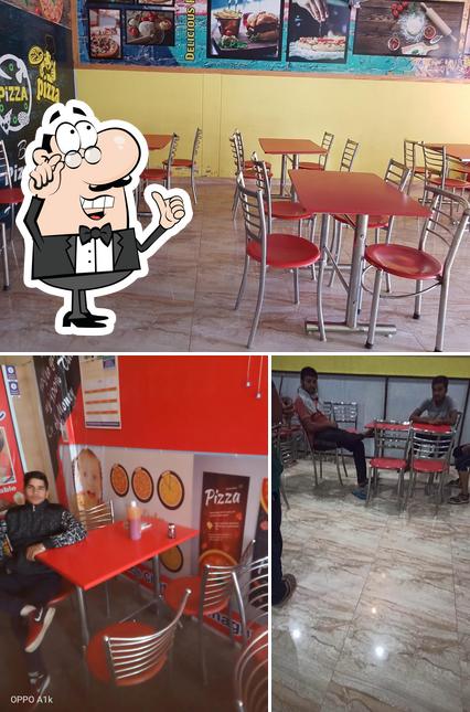 The interior of Roms Pizza