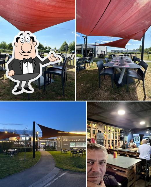 Installez-vous à l'une des tables de Cde Beer Zone