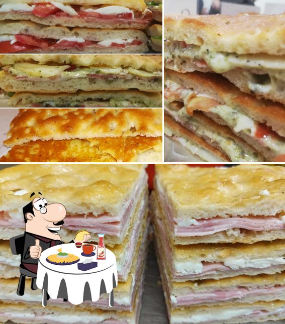 Prenditi un hamburger a Da Massi Speedy Pizza
