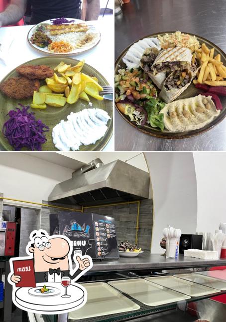 La foto di cibo e interni da Hala baghdad حلا بغداد
