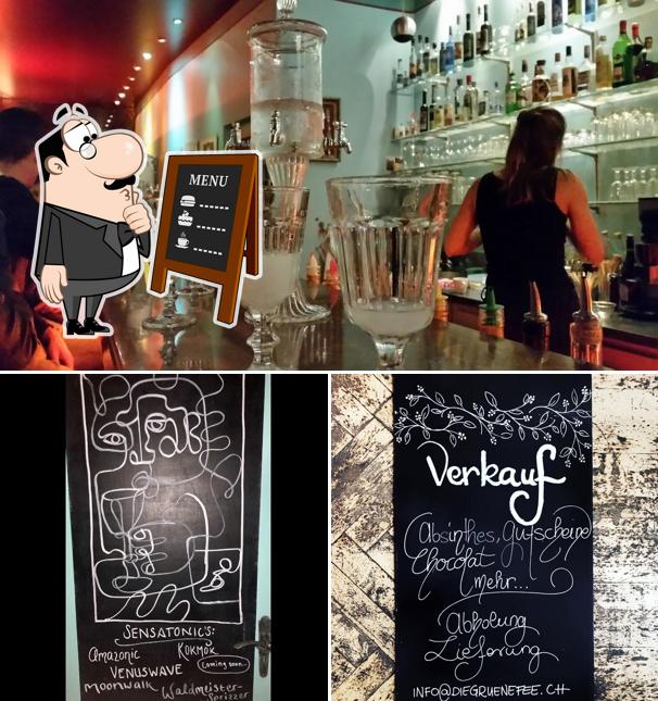 Absinthe Bar Die grüne Fee si caratterizza per la lavagna e bancone da bar