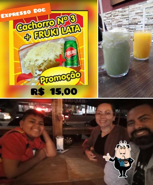 Desfrute de uma bebida no Expresso Dog