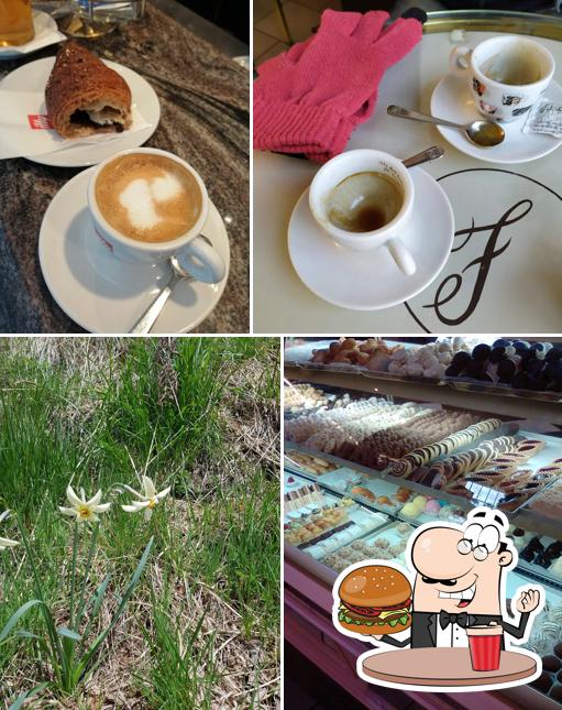 Ordina un hamburger a Pasticceria Gelateria Frigerio