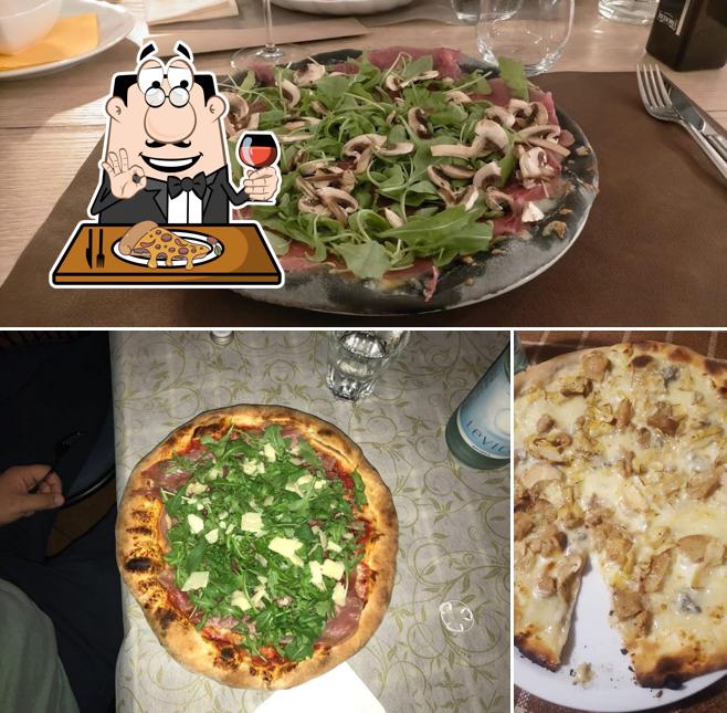 A Ristorante Pizzeria Nico, puoi goderti una bella pizza
