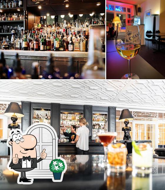 Questa è la immagine che mostra la esterno e cibo di Piano Bar "Tonic" Davos Cocktails - Longdrinks - Live Music - Smokers Lounge