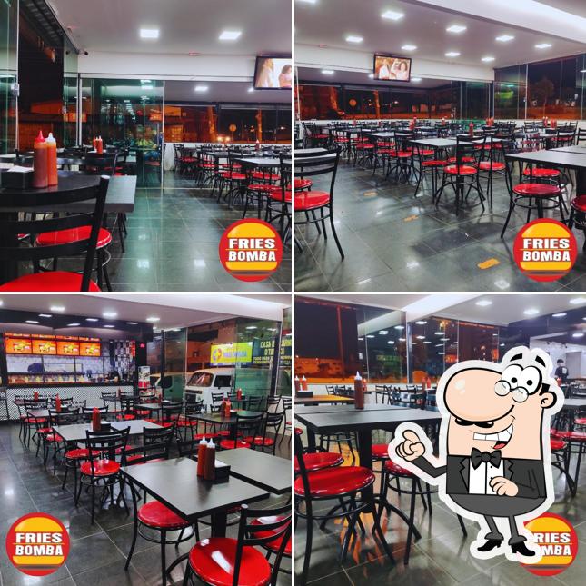 Veja imagens do interior do Fries Bomba