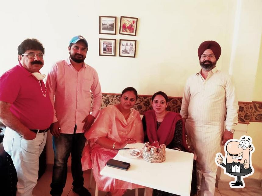 Here's a photo of THE COFFEE CLUB