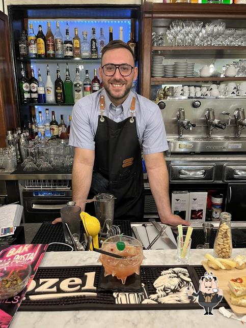 Goditi un drink a Posta Vecchia Cocktail Bar Tequileria