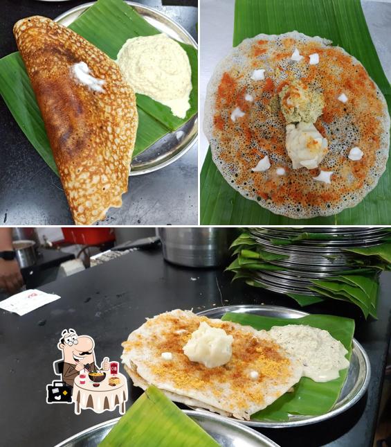 Food at Davangere Benne Dose ದಾವಣಗೆರೆ ಬೆಣ್ಣೆ ದೋಸೆ
