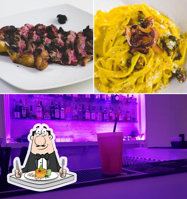 Dai un’occhiata alla immagine che presenta la cibo e bancone da bar di Unico