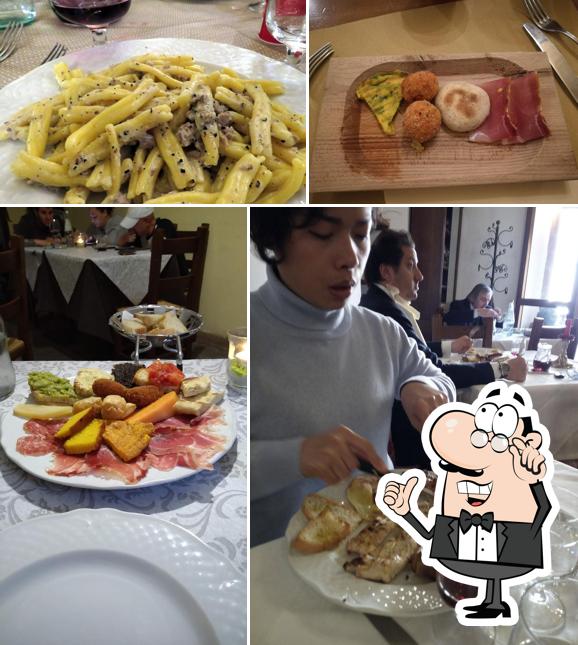 Siediti a un tavolo di Ristorante Jacopone Snc di Proietti Nadia e Laura
