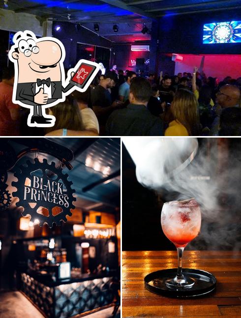 Look at this photo of Vintage 21 - V21 Bar e Restaurante