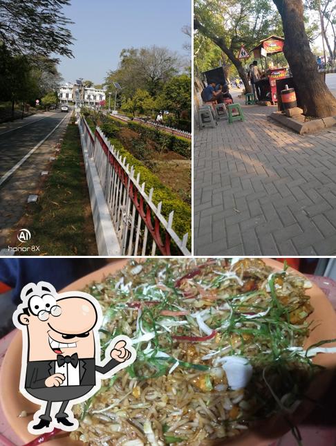 The image of Aayushi Paratha Center’s exterior and food
