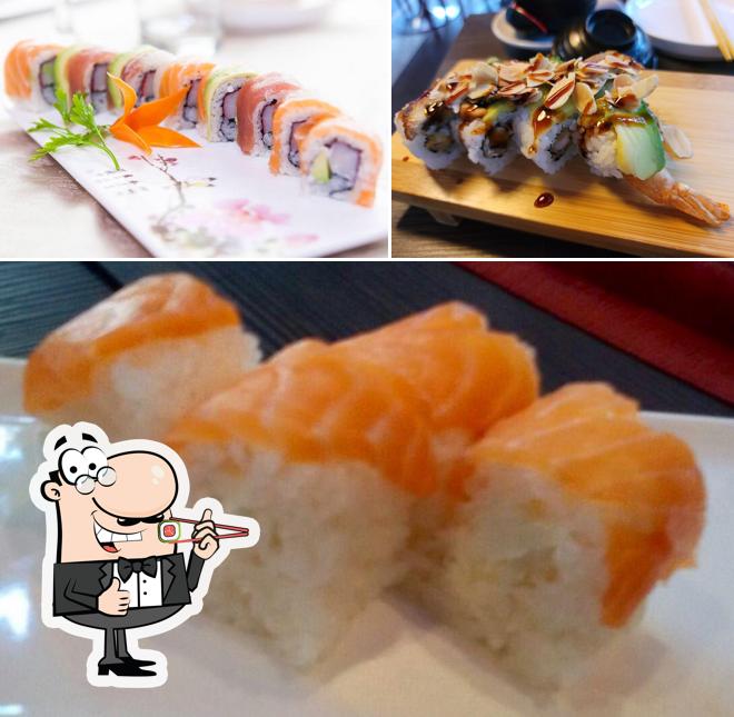 Il sushi è un prodotto culinario famoso tipico del Giappone