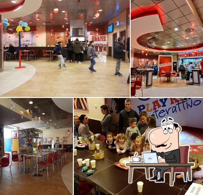 Gli interni di Burger King