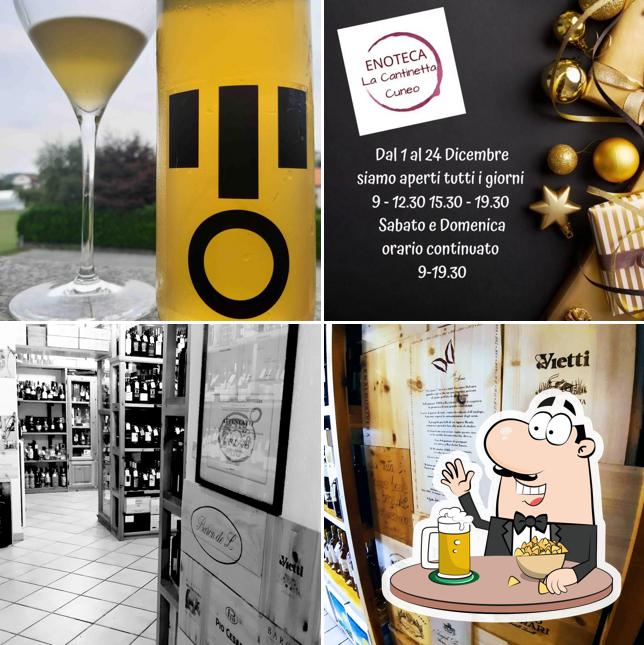 Puoi ordinare un rinfrescante bicchiere di birra chiara o scura