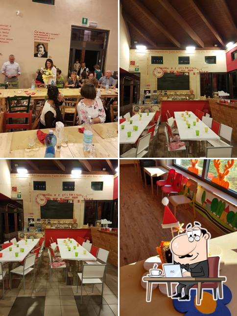 Siediti a un tavolo di La Corte Del Ciliegio