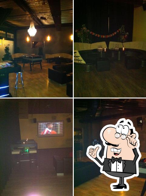 Dai un'occhiata agli interni di Royal Lounge
