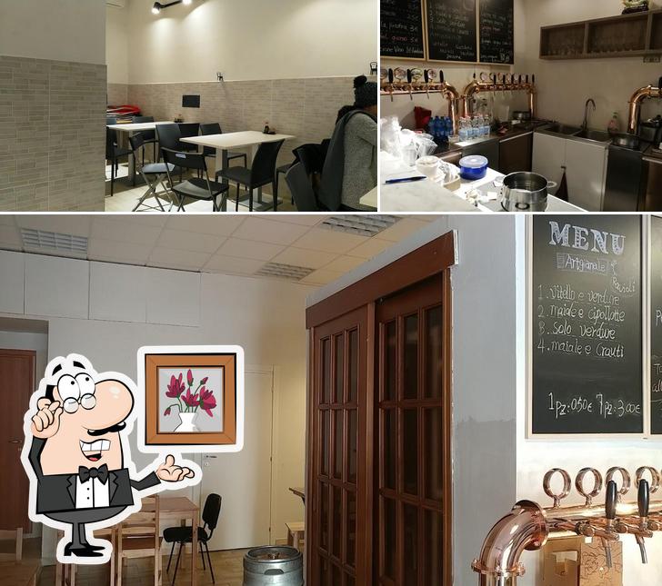Gli interni di Ravvin la fabbrica dei ravioli e vino