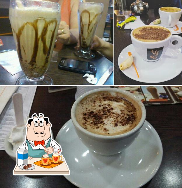 Desfrute de um drinque no Grão Espresso