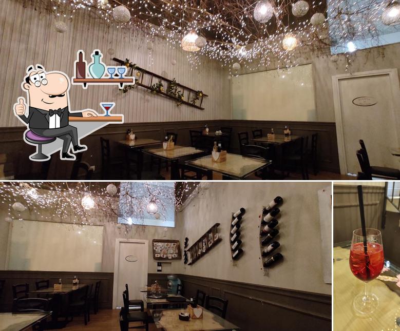 MAW caffè si caratterizza per la interni e cibo